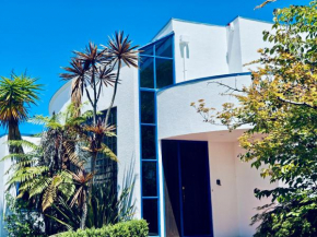 Luxe Retreat -- Spacious & Peaceful, Hamilton